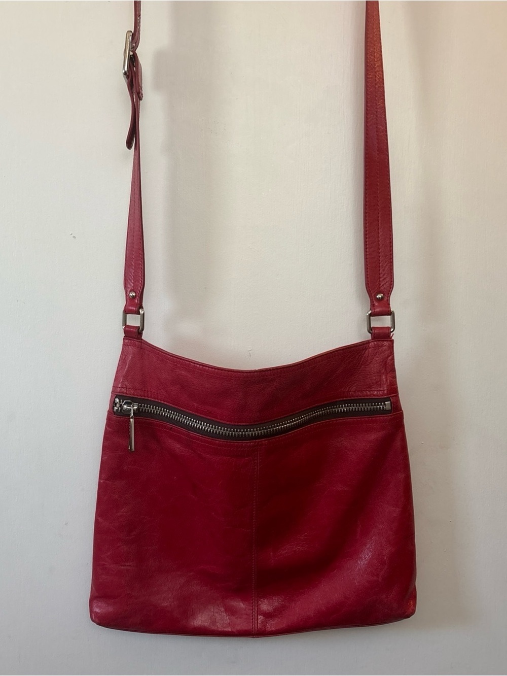 HOBO International Cambel Cranberry Red Polished Leather Crossbody Handbag Bag